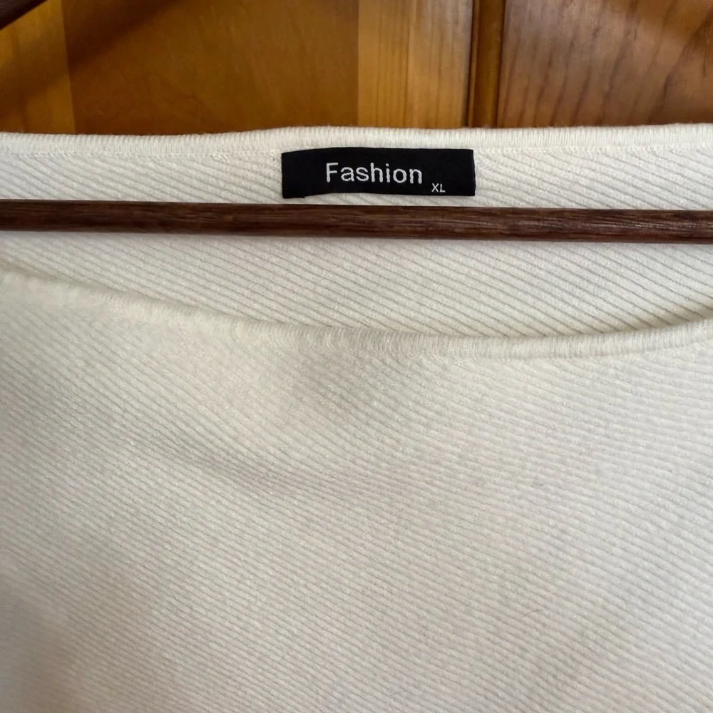 FASHION Elegant White Women's Wide Crew Neck Sweater - Picture 4 of 5